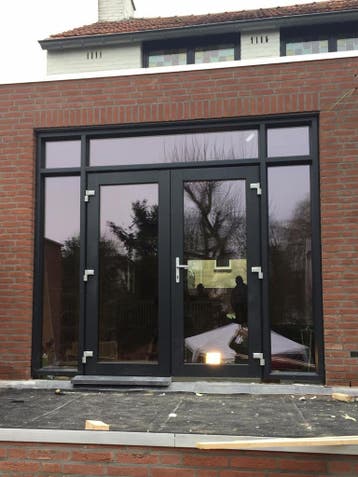 Kunststof openslaande deuren met zijlicht uit voorraad!, Doe-het-zelf en Verbouw, Deuren en Horren, Ophalen of Verzenden, Nieuw