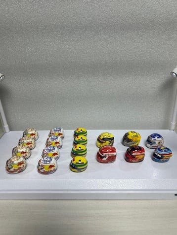 JFCreations 1:12 - Modelauto (18) - 18 Mini Helmets F1 Scale, Nieuw