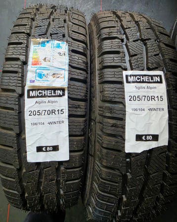 205/70r15C 106/104 Michelin 2 Winterbanden, Auto-onderdelen, Ophalen, 15 inch, Nieuw, Band(en)