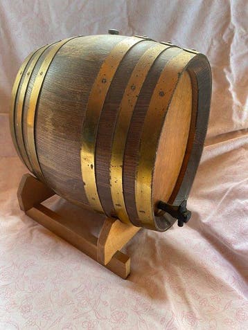 Artisan House - Bar - klein houten vatje voor rum of