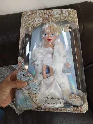 MGA Entertainment - Pop Bratz Holidayz Frosty Nightz Limited