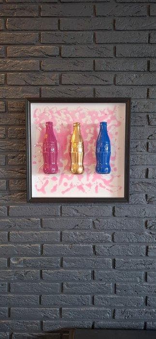 ELEMENTAL - Coke Bottles - 38 x 38 cm