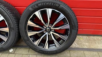 Volvo velgen met winterbanden V60 XC40 XC60 EX30 EX40, Gebruikt, Banden en Velgen, Personenwagen, Winterbanden