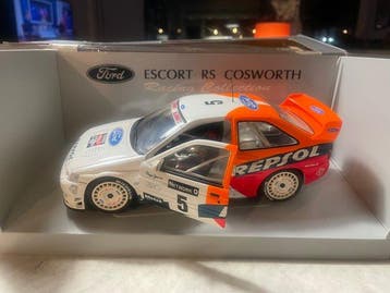 UT Models 1:18 - Modelauto - Ford Escort RS Cosworth, Nieuw