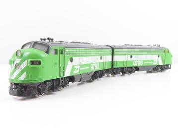 Märklin H0 - 3181/4181 - Diesellocomotief (2) - Twee EMD, Hobby en Vrije tijd, Nieuw