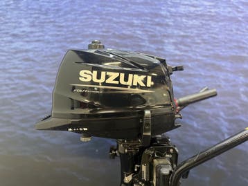“Suzuki 6 pk buitenboordmotor | Nieuwstaat, 5 tot 10 pk, Viertaktmotor, Ophalen of Verzenden, Zo goed als nieuw