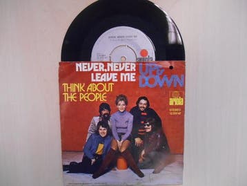 vinyl single 7 inch - Up &amp; Down - Never, Never Leave Me, Verzenden, Zo goed als nieuw, 7 inch, Pop