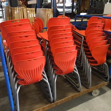Ahrend hufterproof stapelstoel / schoolstoel - rood kunststo, Ophalen of Verzenden, Nieuw