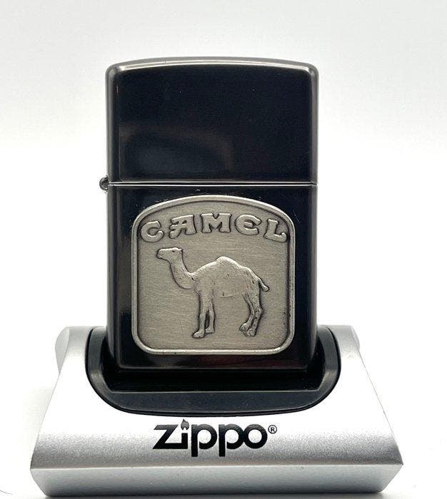 Zippo, No Reserve Price - Camel Pewter Emblem - Ebony Finish, Verzamelen, Rookartikelen, Aanstekers en Luciferdoosjes