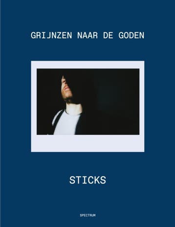 Grijnzen naar de Goden - Sticks 9789000378890, Verzenden, Gelezen, Sticks