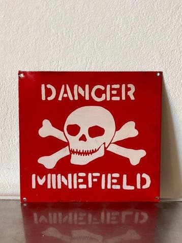 Vintage handgeschilderd op zwaar staal waarschuwingsbord
