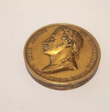 Blikken doos - doos - Verguld messing - Doosvormige medaille, Antiek en Kunst