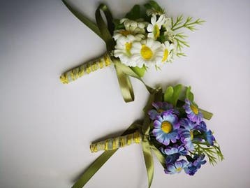 Luxe Corsage Madeliefjes Boutonnière op pinclip met speld, Ophalen of Verzenden, Nieuw