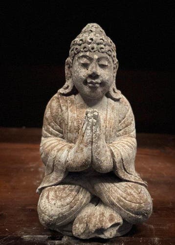 Buddha Antico in Arenaria – Scultura Balinese con Anjali, Antiek en Kunst