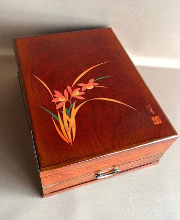 Aizu-nuri Lacquered Letter Box () with Makie Orchid