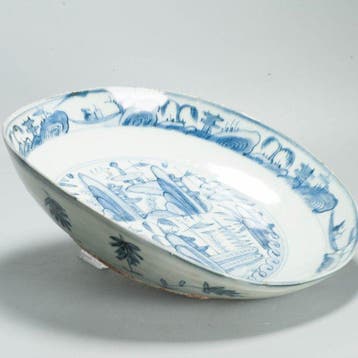 Bord - Large Antique Chinese Porcelain 16th century Jiajing