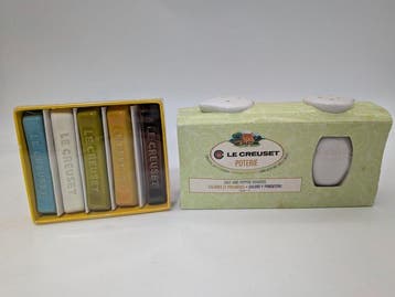 Le Creuset Tableware Collection – Salt & Pepper Shakers + 5