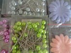 Bak met sierspelden parelspelden boeketspelden, Hobby en Vrije tijd, Knutselen, Ophalen of Verzenden, Nieuw, Knutselwerk
