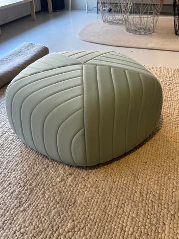 Showmodel Muuto Five poef,Kvadrat stof van €1349 nu €249,-, Ophalen, Scandinavisch design, Gebruikt, 75 tot 100 cm