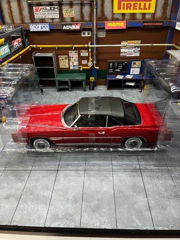 MCG 1:18 - Modelauto - Cadillac Eldorado Convertible 1976, Nieuw