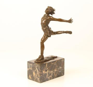 Figuur - A BRONZE SCULPTURE CALLED THE FINISH - Brons,