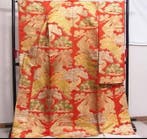Traditionele Japanse uchikake-kimono’s voor bruiloften,