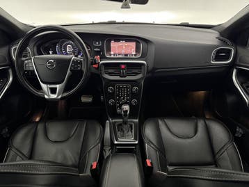 Volvo V40 2.0 T4 Business Sport R-Design 191PK | Pano |, Automaat, Euro 6, Zwart, Nieuw