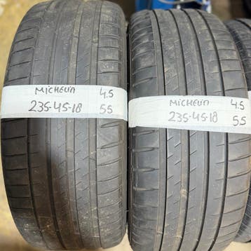 2x 235-45-18 Michelin Zomer 2x 4.5mm €55 Per Band 235 45 18, Auto-onderdelen, Banden en Velgen, Ophalen, 18 inch, Gebruikt, 235 mm