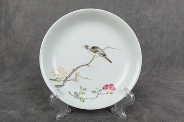 Chinees Famille Rose bord met vogels en bloemmotieven -