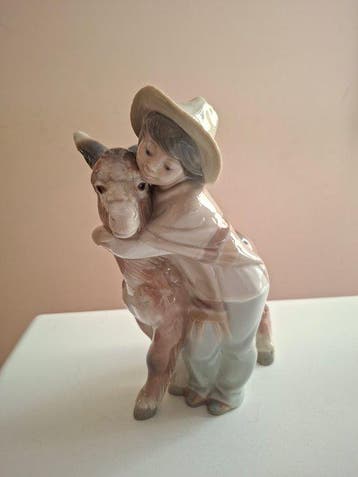 Lladró - Figuur - Bimbo che abbraccia un asino - Porselein, Antiek en Kunst