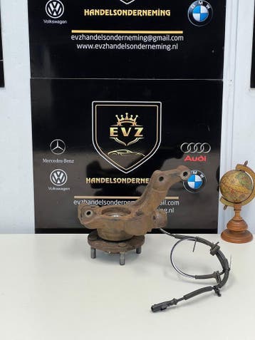 Fusee rechts voor Ford Ecosport 1.0i bj.2015 Artnr.CN153K170, Gebruikt, Ford