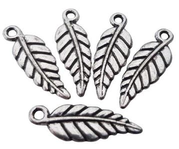 5 x Antiek Zilveren hanger van een blaadje 20 mm x 6,4 mm..., Ophalen of Verzenden, Nieuw, Bedel