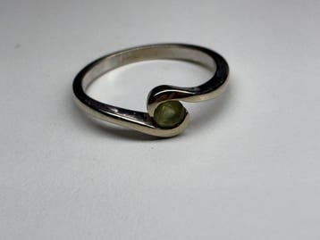 Ring - 18 karaat Witgoud - 0.30ct. tw. Olivijn, Nieuw