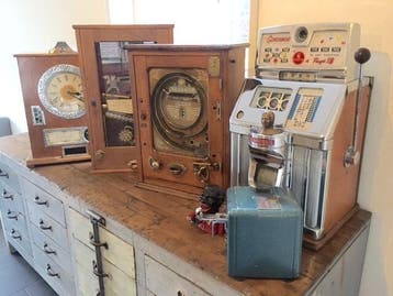 GEVRAAGD OUDE GOKKAST KNIKKERKAST AUTOMAAT KRACHTMETER SPEL