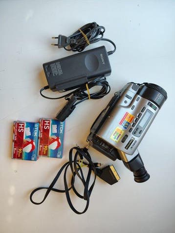Sony CCD-TR3100E Hi8 camera