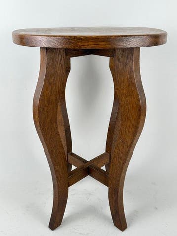 Bijzettafel - Eik - Een eikenhouten bijzettafel.