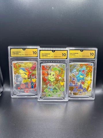 Pokémon - 3 Graded card First Partner Series 2, Nieuw