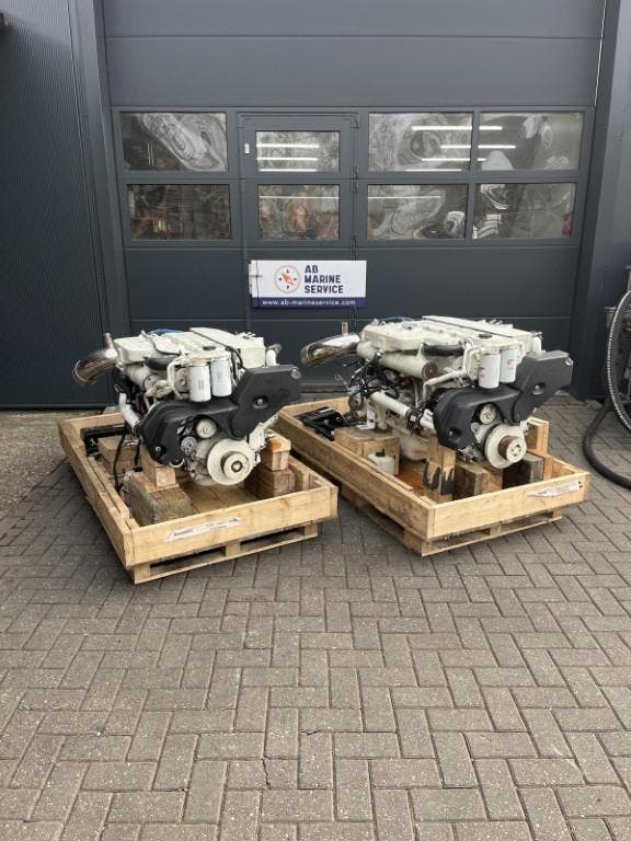2x Cummins QSB6.7M 300pk met Twin Disc MG5075A keerkoppelin, Watersport en Boten, Buiten- en Binnenboordmotoren, Nieuw, Ophalen of Verzenden