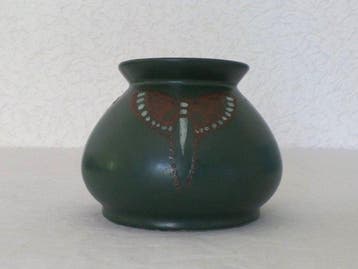 Distel - Vaas - Aardewerk - vlinder 1910