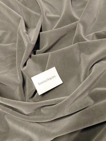 “Velvet Pearl” – L’Equilibrio Perfetto tra Luce e Morbidezza