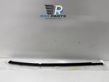 Deurstrip   raamsnor - links achter - Toyota Yaris Cros..., Verzenden, Nieuw, Deur