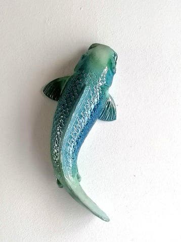 Vanessa Bonino - sculptuur, Koi carp - 33 cm - Majolica -, Antiek en Kunst