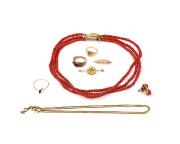 Een lot met diverse sieraden w.o. oorknoppen met vuur opaal, Gebruikt