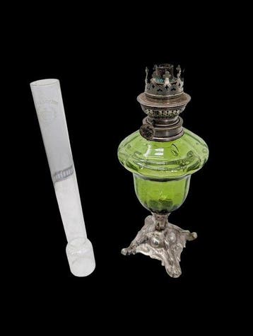 S Paris - lampe pétrole toupie dun ravissant vert -