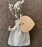 Organza zakje lila met 15 hartvormige mini pepermuntjes, Verzenden, Nieuw, Feestartikel, Verjaardag