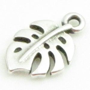 1 x DQ Metaal hanger antiek zilver kleur monstera blad 14..., Ophalen of Verzenden, Nieuw, Bedel