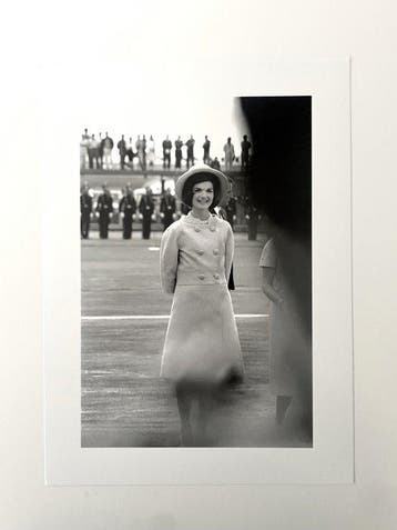 Manfred Linus Kreiner - Jacqueline Kennedy – Arrivée, Antiek en Kunst