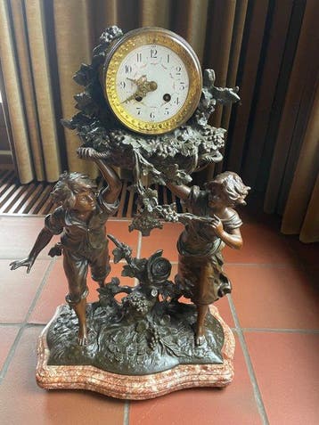 Figurale pendule - LF Moreau - - Gepatineerd brons -, Antiek en Kunst
