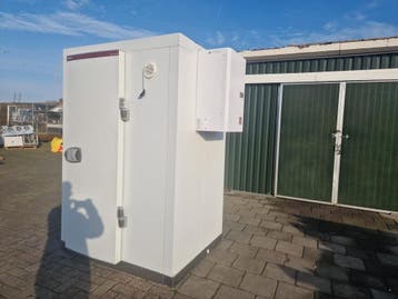 Vriescel 140 x 110 x 211 cm stekker klaar, Nieuw in verpakking, Koelen en Vriezen