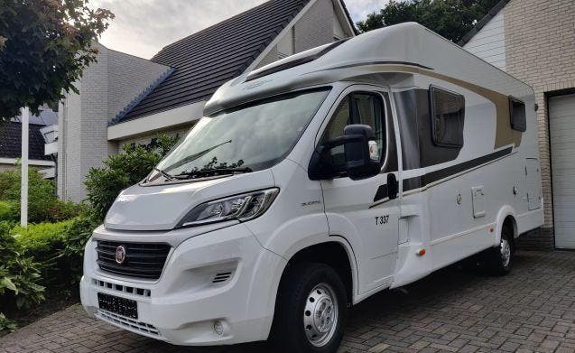 3 pers. Carado camper huren in Geldrop? Vanaf € 113 p.d. - G, Caravans en Kamperen, Verhuur